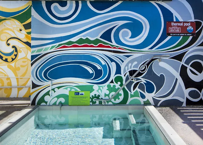 Four Canoes Motel 3*