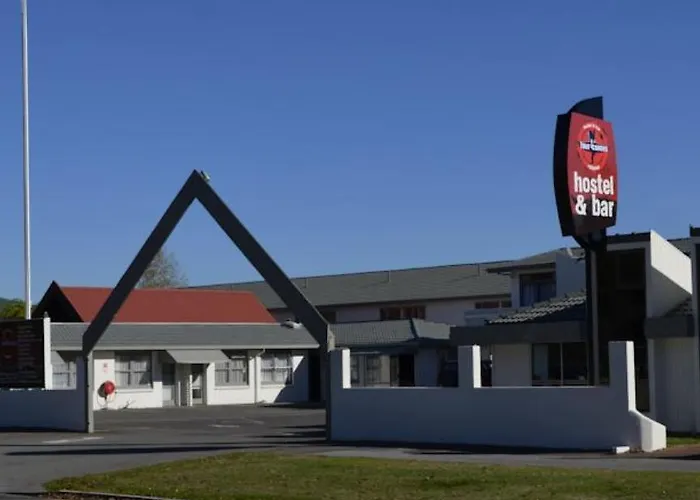 Four Canoes Motel 3*